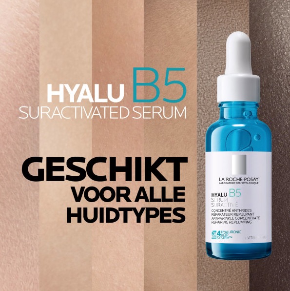 Een blauwe fles La Roche-Posay Hyalu B5 Serum met pipet staat voor een achtergrond van verschillende huidtinten. De tekst vermeldt: “Hyalu B5 Suractivated Serum – Geschikt voor alle huidtypes.”